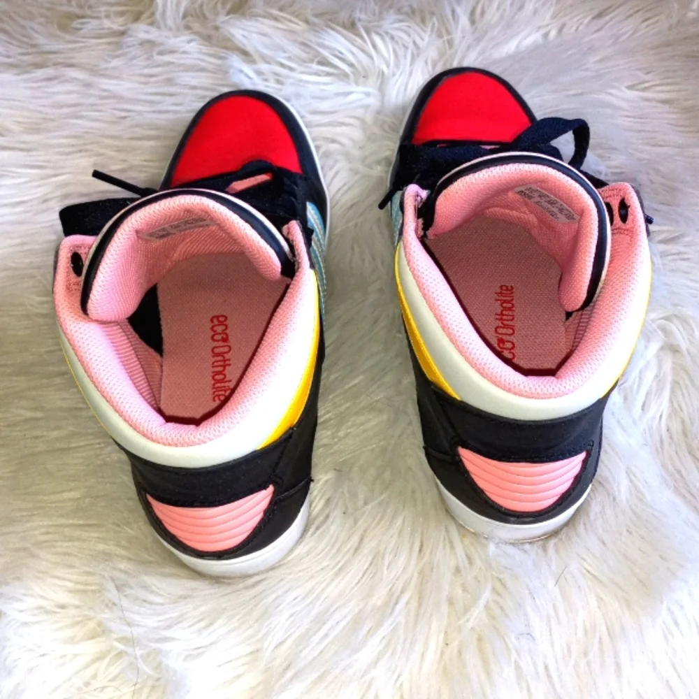 Adidas sz 5.5 boys quarter top sneakers. - Picture 4 of 8